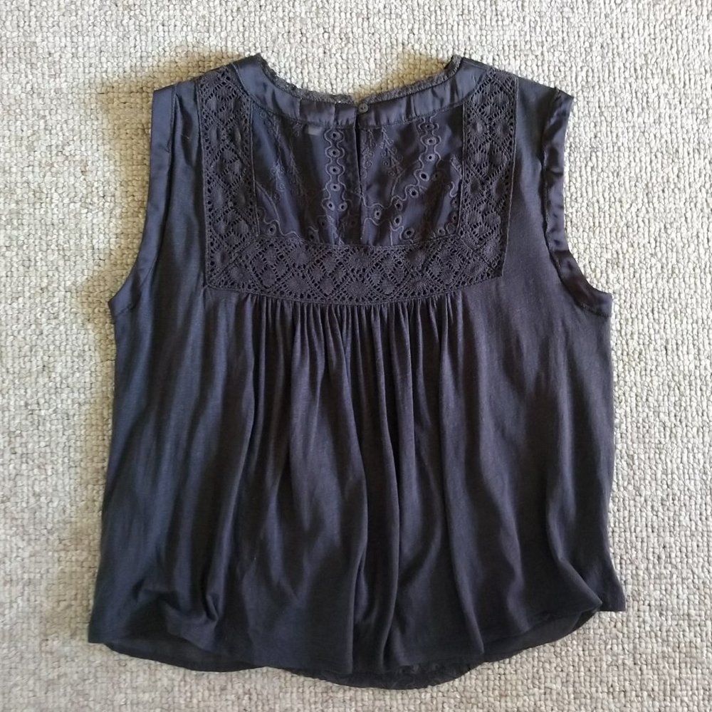 Anthro sleeveless Top with embroidered details - Picture 3 of 7